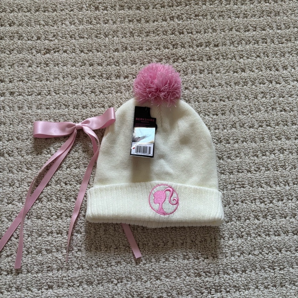 ୨୧ ･ﾟ✧ Barbie Beanie NWT - Picture 4 of 4